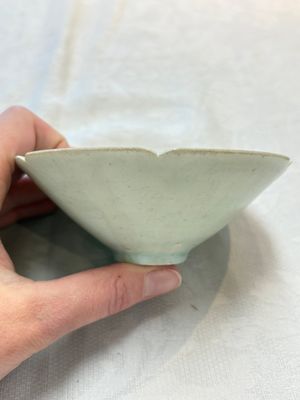 Two Chinese qingbai bowls and a plate, Song — foto 5