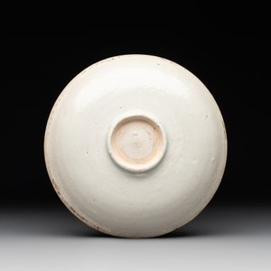 Two Chinese qingbai bowls and a plate, Song — foto 5