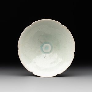 Two Chinese qingbai bowls and a plate, Song — foto 6