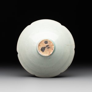 Two Chinese qingbai bowls and a plate, Song — foto 7