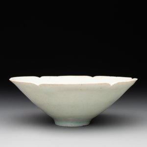 Two Chinese qingbai bowls and a plate, Song — foto 8