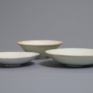 Two Chinese qingbai bowls and a plate with underglaze design, Song — photo 2