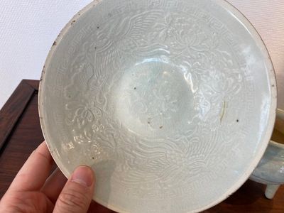 Two Chinese qingbai bowls and a tripod censer, Song/Ming — 照片 3
