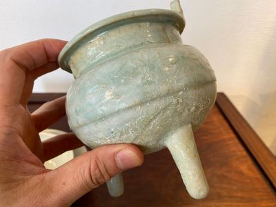 Two Chinese qingbai bowls and a tripod censer, Song/Ming — 照片 8