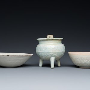 Two Chinese qingbai bowls and a tripod censer, Song/Ming — 照片 4