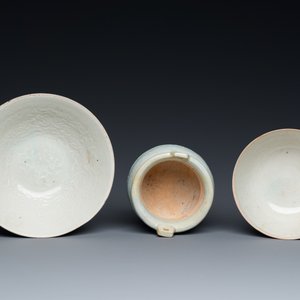 Two Chinese qingbai bowls and a tripod censer, Song/Ming — 照片 7