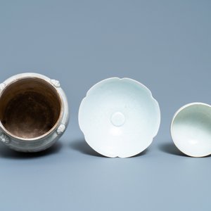 Two Chinese qingbai bowls and an urn, Song — 照片 6