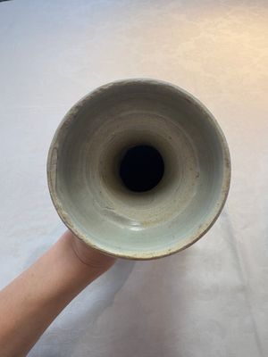 Two Chinese qingbai-glazed urns with applied design, Song — foto 5