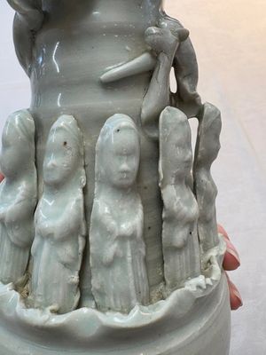 Two Chinese qingbai-glazed urns with applied design, Song — foto 7