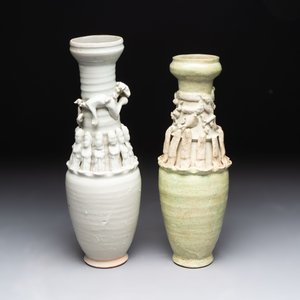 Two Chinese qingbai-glazed urns with applied design, Song — foto 3