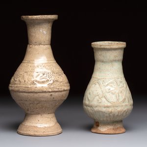 Two Chinese qingbai vases and an ewer with floral design, Song — 照片 2