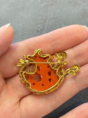 Two Chinese red coral 14kt gold-mounted brooches, 19/20th C. — 照片 4