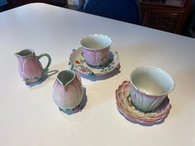 Two Chinese relief-decorated famille rose 'lotus' cups and saucers and two jugs, Yongzheng — photo 1
