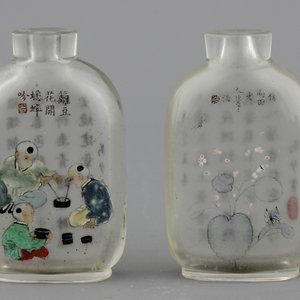 Two Chinese reverse painted glass snuff bottles, 19/20th C. — 照片 1