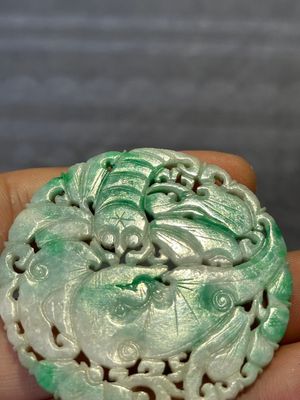 Two Chinese round jade plaques on carved wooden stands, 19th C. — 照片 11