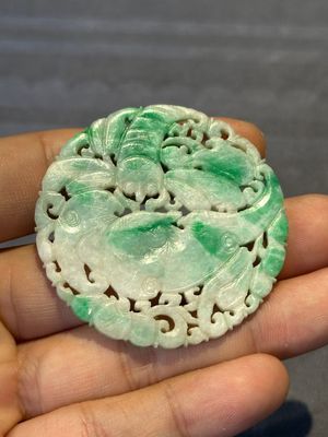 Two Chinese round jade plaques on carved wooden stands, 19th C. — 照片 10