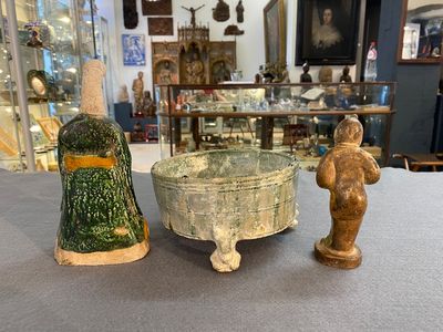 Two Chinese sancai-glazed figures and a green-glazed tripod censer, Han and later — photo 2