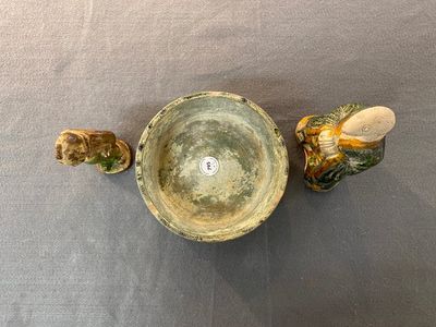 Two Chinese sancai-glazed figures and a green-glazed tripod censer, Han and later — photo 3