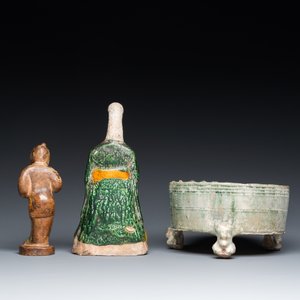 Two Chinese sancai-glazed figures and a green-glazed tripod censer, Han and later — photo 4
