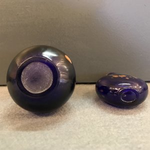 Two Chinese sapphire-blue aventurine-glass snuff bottles, 18/19th C. — photo 9