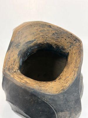 Two Chinese Sichuan black burnished pottery amphoras, Han — foto 6