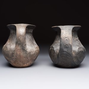 Two Chinese Sichuan black burnished pottery amphoras, Han — foto 3