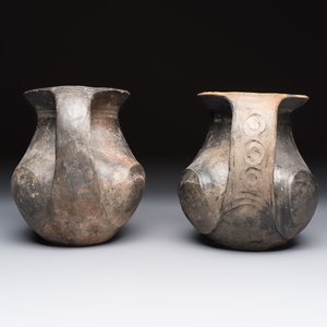 Two Chinese Sichuan black burnished pottery amphoras, Han — foto 5