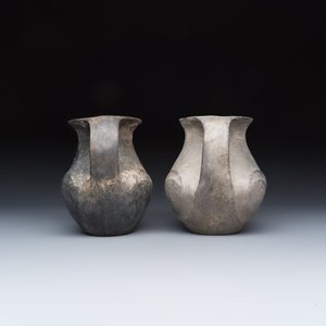 Two Chinese Sichuan black burnished pottery amphoras — photo 3