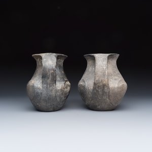 Two Chinese Sichuan black burnished pottery amphoras — photo 5