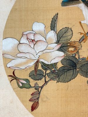Two Chinese silk paintings with birds on blossoming branches, signed Shi Ren 施仁, dated 1898 — photo 6