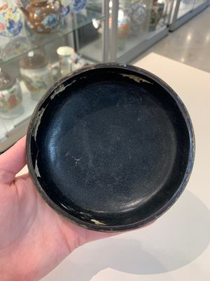 Two Chinese snuff bottles, four soapstone seals and a lacquer covered box, 20th C. — photo 18