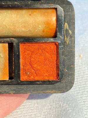 Two Chinese soapstone seals with an original buffalo-horn box, Ignace 依溺斯 mark, 20th C. — 照片 10