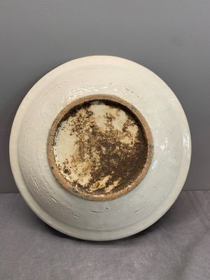 RETURNED 10/12/24 Two Chinese Swatow red-, turquoise- and black-enamelled 'phoenixes' and 'river landscape' dishes, Ming — photo 10