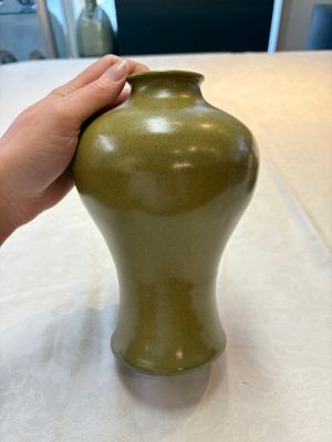 Two Chinese teadust-glazed vases, Qianlong mark, 20th C. — photo 2