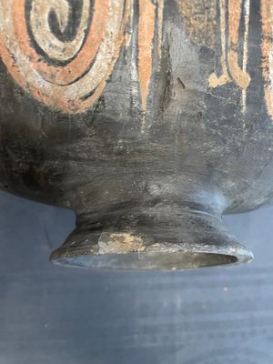 Two Chinese terracotta sculptures and a painted cocoon vase, Han — 照片 15