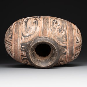Two Chinese terracotta sculptures and a painted cocoon vase, Han — 照片 12