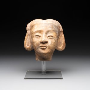 Two Chinese terracotta sculptures and a painted cocoon vase, Han — 照片 14