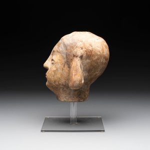 Two Chinese terracotta sculptures and a painted cocoon vase, Han — 照片 15