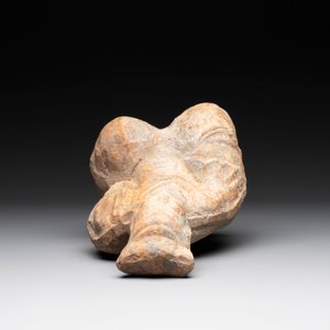 Two Chinese terracotta sculptures and a painted cocoon vase, Han — 照片 6
