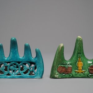 Two Chinese turquoise-glazed and verte biscuit brush rests, Kangxi — photo 3