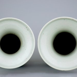 Two Chinese vases with blue and white design on celadon ground, 19th C. — photo 5