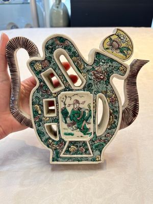 Two Chinese verte biscuit 'fu 福' wine ewers and covers, 19th C. — photo 11