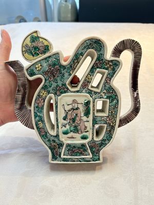 Two Chinese verte biscuit 'fu 福' wine ewers and covers, 19th C. — photo 13