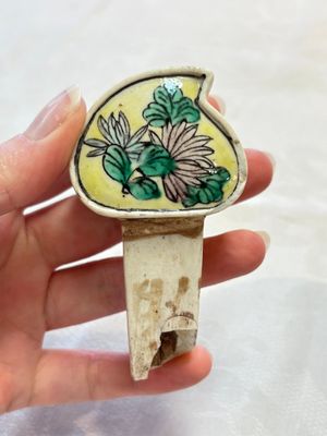 Two Chinese verte biscuit 'fu 福' wine ewers and covers, 19th C. — photo 16