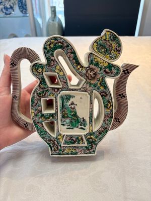 Two Chinese verte biscuit 'fu 福' wine ewers and covers, 19th C. — photo 3