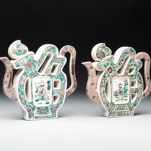 Two Chinese verte biscuit 'fu 福' wine ewers and covers, 19th C. — photo 1