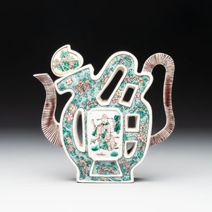 Two Chinese verte biscuit 'fu 福' wine ewers and covers, 19th C. — photo 2