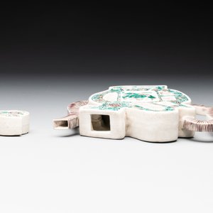 Two Chinese verte biscuit 'fu 福' wine ewers and covers, 19th C. — photo 6