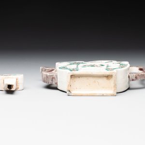 Two Chinese verte biscuit 'fu 福' wine ewers and covers, 19th C. — photo 7