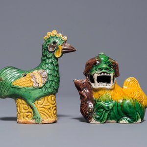 Two Chinese verte biscuit waterdroppers shaped as a rooster and a lion, Kangxi — 照片 2